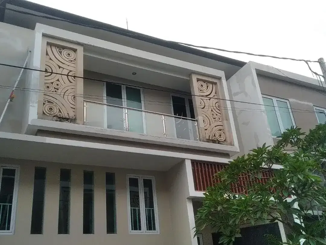 Dijual Rumah 2 Lantai Modern di Green Imperial Putra Residence, Cokroaminoto Denpasar – 4 Kamar Tidur, SHM - Image 4 of 10