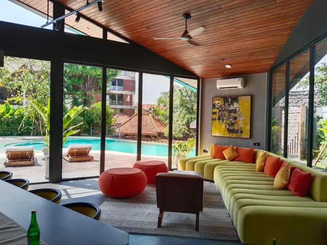 TROPICAL LUXURY 5 BEDROOM VILLA LOCATED A HEART OF BATU BOLONG CANGGU - Image 5 of 10
