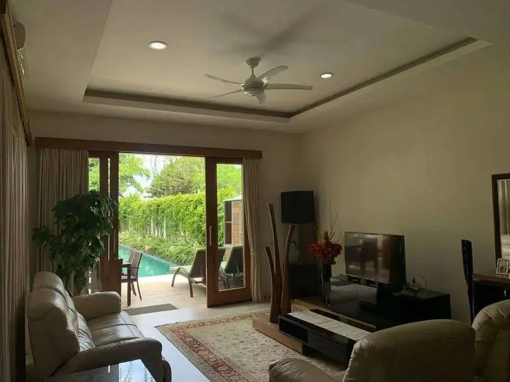 FOR SALE OVERLOOKING THE OCEAN BEACHFRONT VILLA KERAMAS - Image 9 of 10
