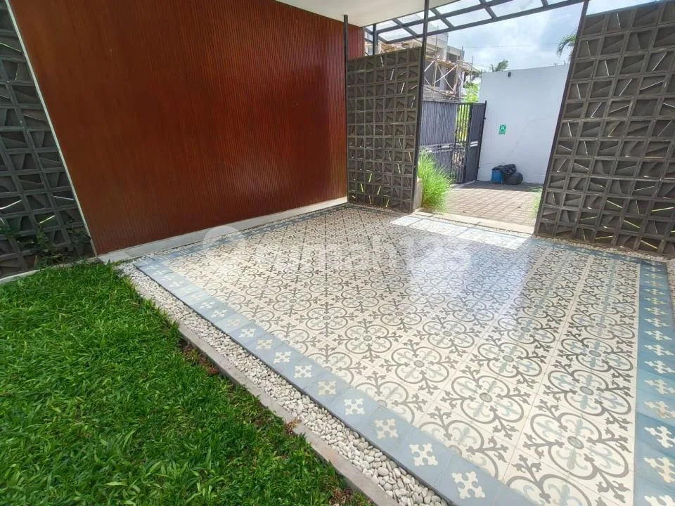 Cozy Villa dengan Taman Luas Hanya 7 Menit ke Pantai Seminyak - Image 3 of 4