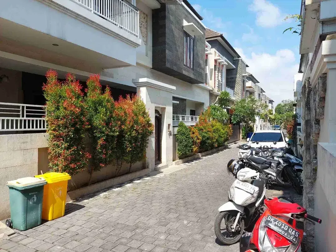 Rent Rumah Cluster One Gate Resident Gatsu Timur Dkt Mall, Dyatmika - Image 3 of 10