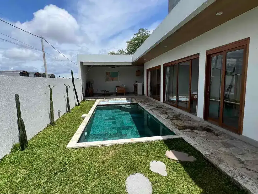 Disewakan villa 2 Kamar Lokasi Strategis Di Area Seminyak - Image 1 of 10