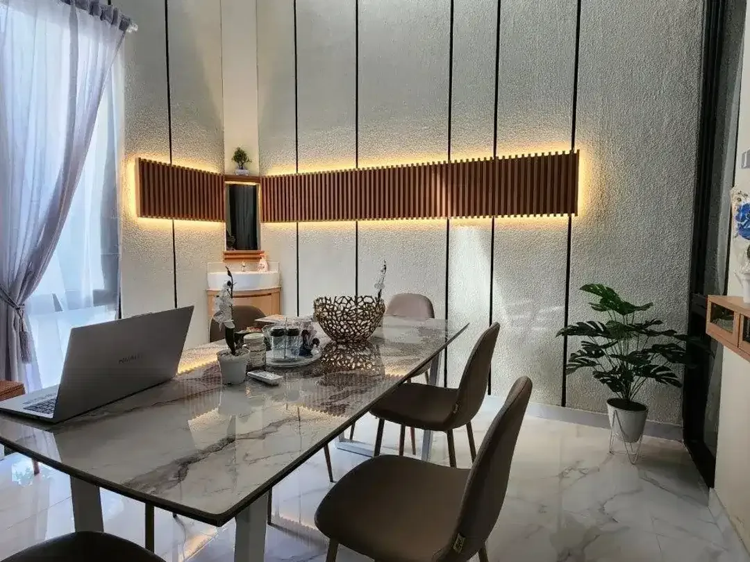 Dijual rumah ready unit fully furnished di perumahan elite one gate system dengan fasilitas club house - Image 2 of 10