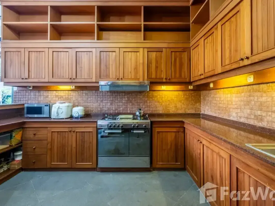 6 Bedroom Villa for sale in Berawa, Bali - Image 6 of 10
