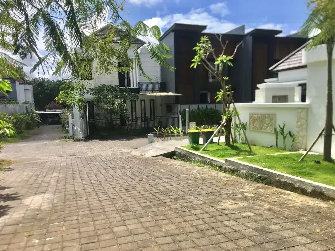 Rumah Hook 3 Kamar Tidur Fully Furnished Dijual di Ungasan, Badung - Image 2 of 9