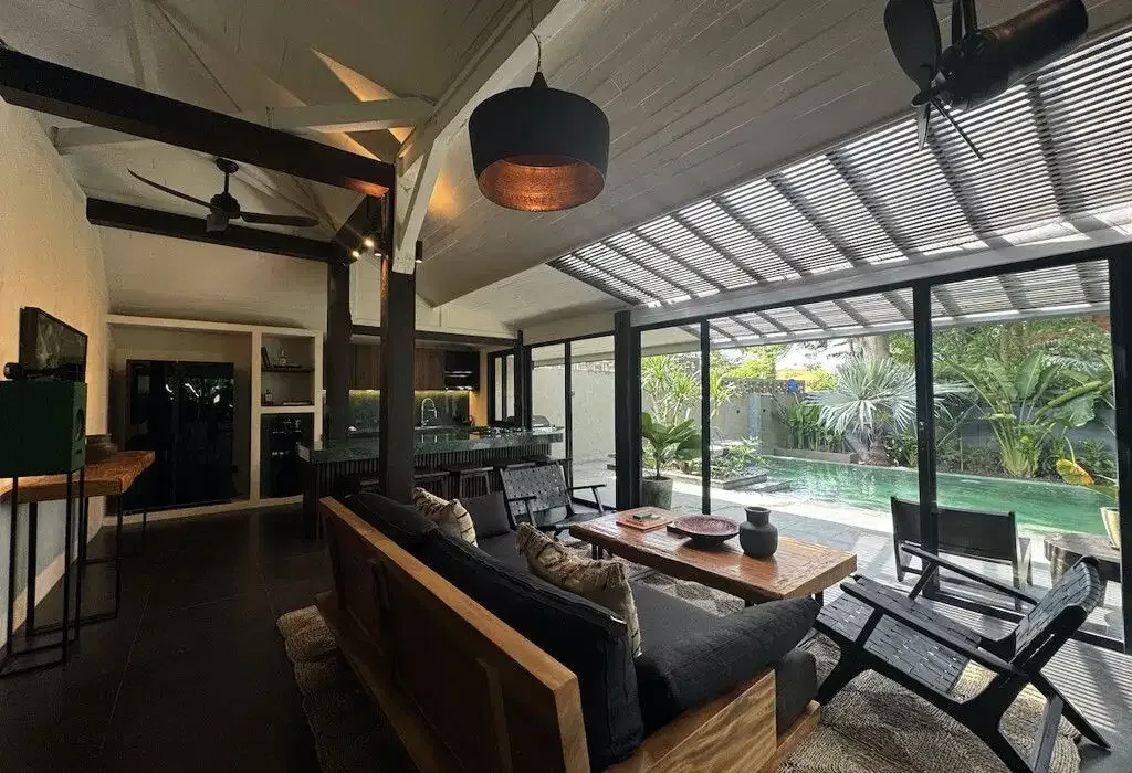 LEASEHOLD | TROPICAL JOGLO 3 BEDROOM VILLA WITH ICONIC ARCHITECTURE IN CEMAGI - Image 6 of 10