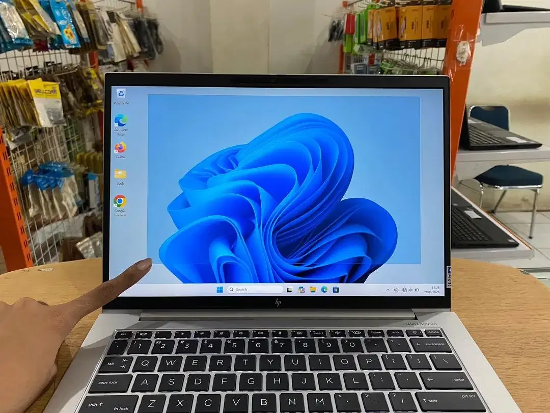 HP Elitebook 840 G10 Core i5Gen13 Ram 16GB SSD 512GB Touchscren Mulus - Image 2 of 10