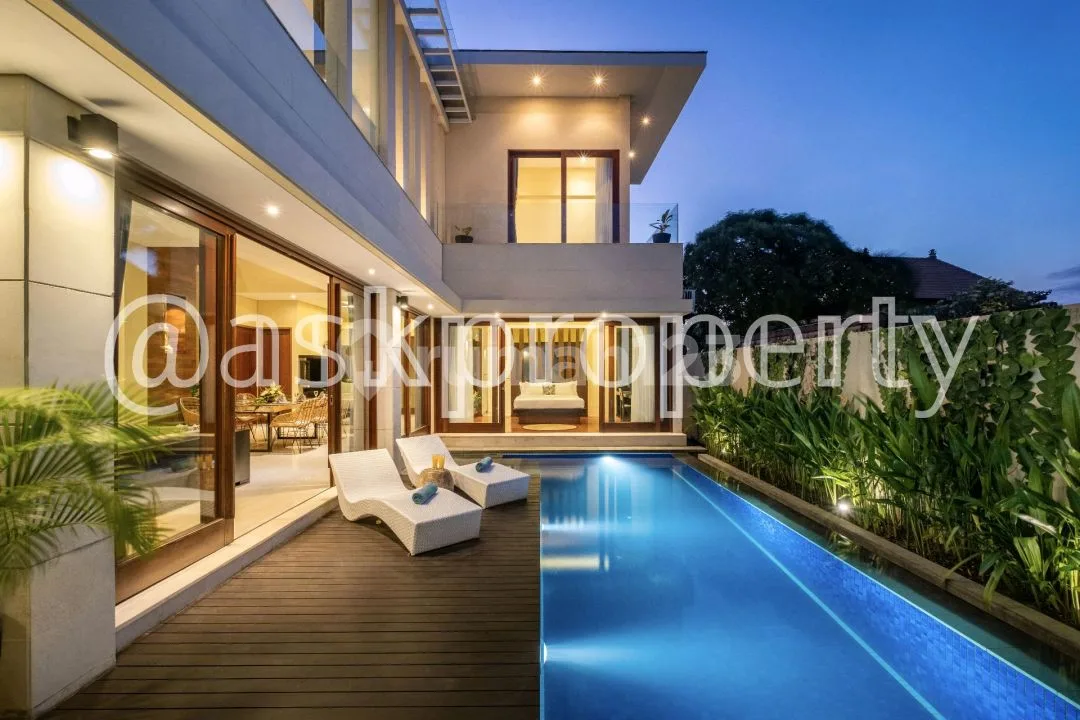 Dijual Villa Luxury 3 Bedrooms 300 Meter ke Pantai Batu Bolong Canggu Bali - Image 2 of 4