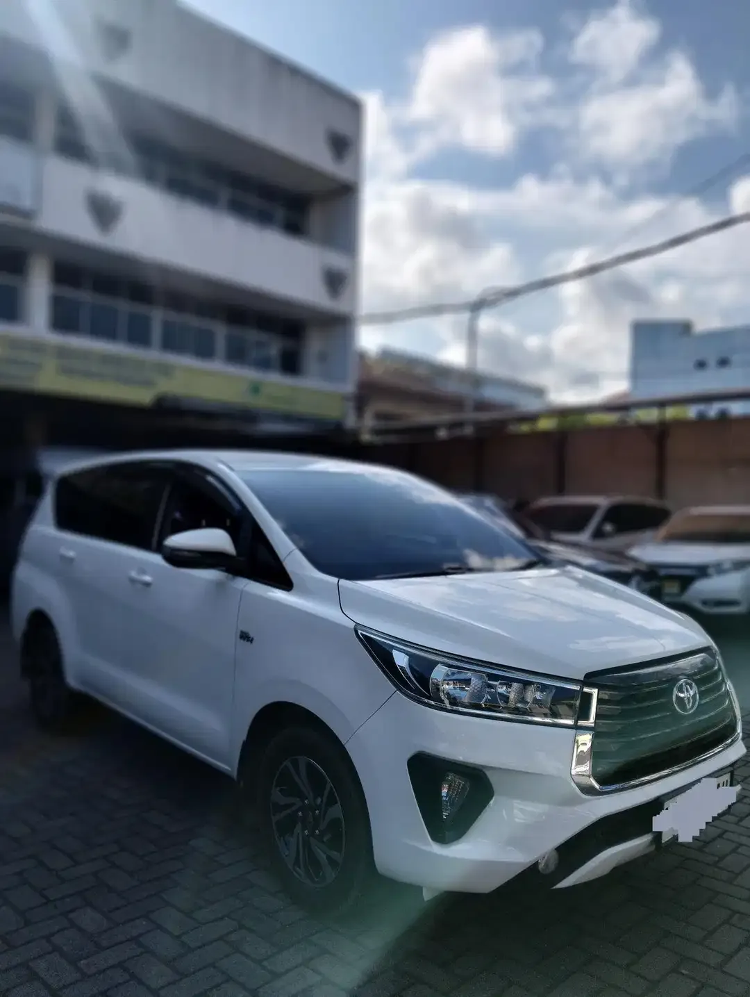 Toyota Kijang Innova 2020 Bensin - Image 2 of 6