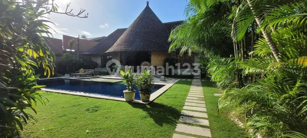 Villa Lokasi Strategis Full Furnished Pool Kamar Art di Seminyak - Image 2 of 4