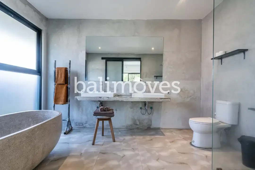 Vila Enam Kamar Tidur Luas Bergaya Industrial di Kemenuh Gianyar - Image 7 of 10