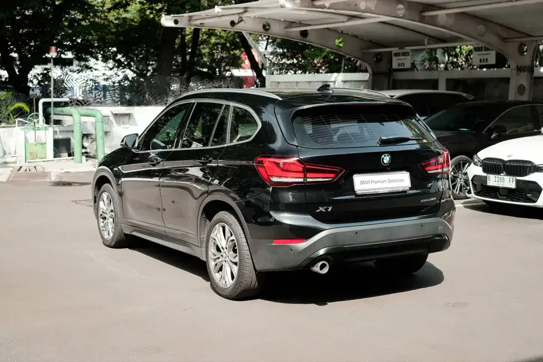 BMW X1 18i Dynamic (2022) - Image 4 of 10