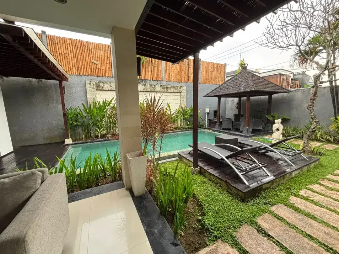 VILLA DIJUAL DI LOKASI PREMIUM DEKAT SEMINYAK - Image 9 of 10