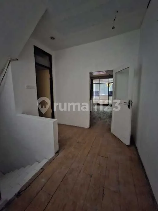 E103 Dijual Ruko 3Lantai Jl.by Pass Jimbaran - Image 3 of 4