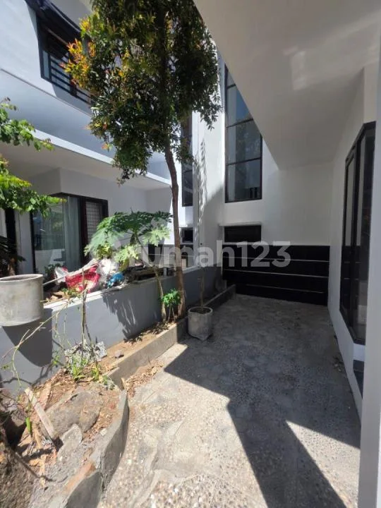 For Rent: Modern 3+1 Bedroom Townhouse In Kerobokan - Image 2 of 4