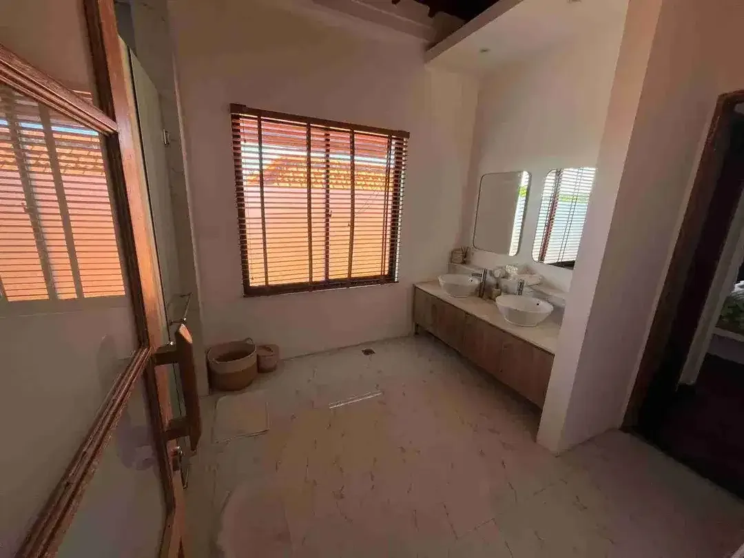 Dijual Luxury Villa 4 KT di Batu Belig, Dekat Pantai & Seminyak - Image 8 of 10