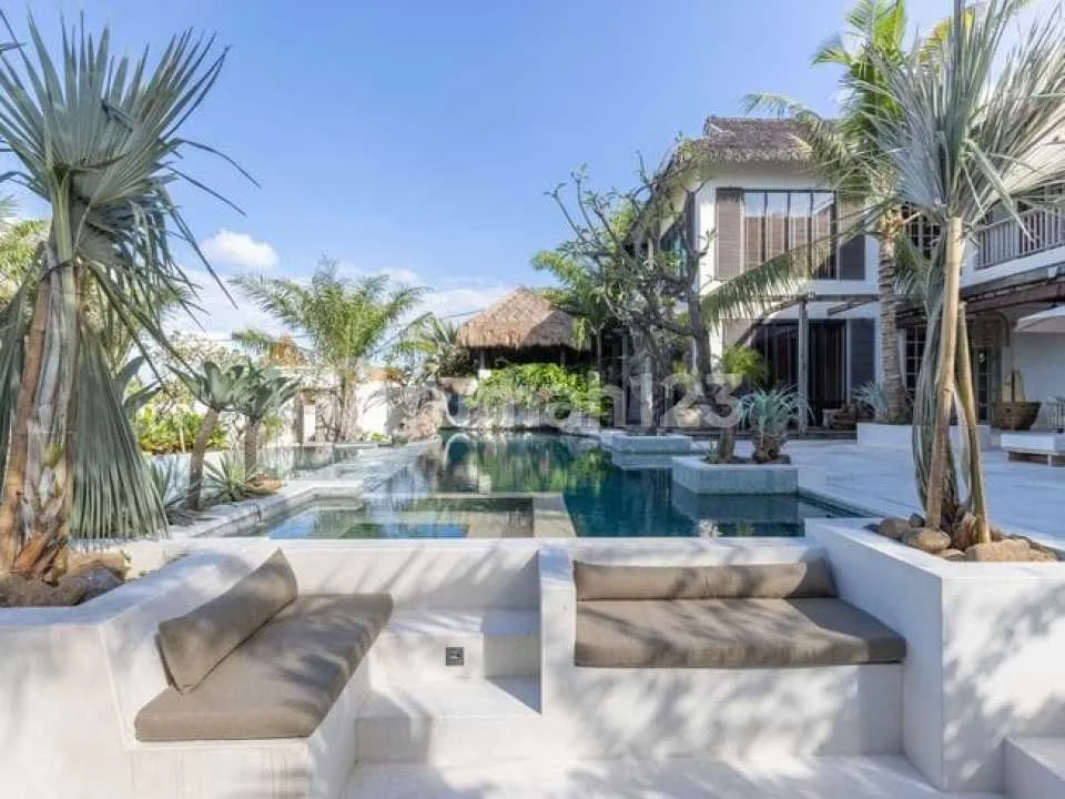 Luxury Villa Pantai Seseh Canggu 6Kamar 1563M2 - Image 1 of 4