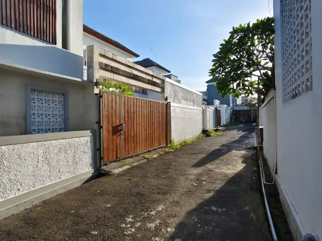 villa 2 lantai di nusa dua,furnish, lokasi strategis,dkt gerbang tol nusa dua - Image 7 of 10