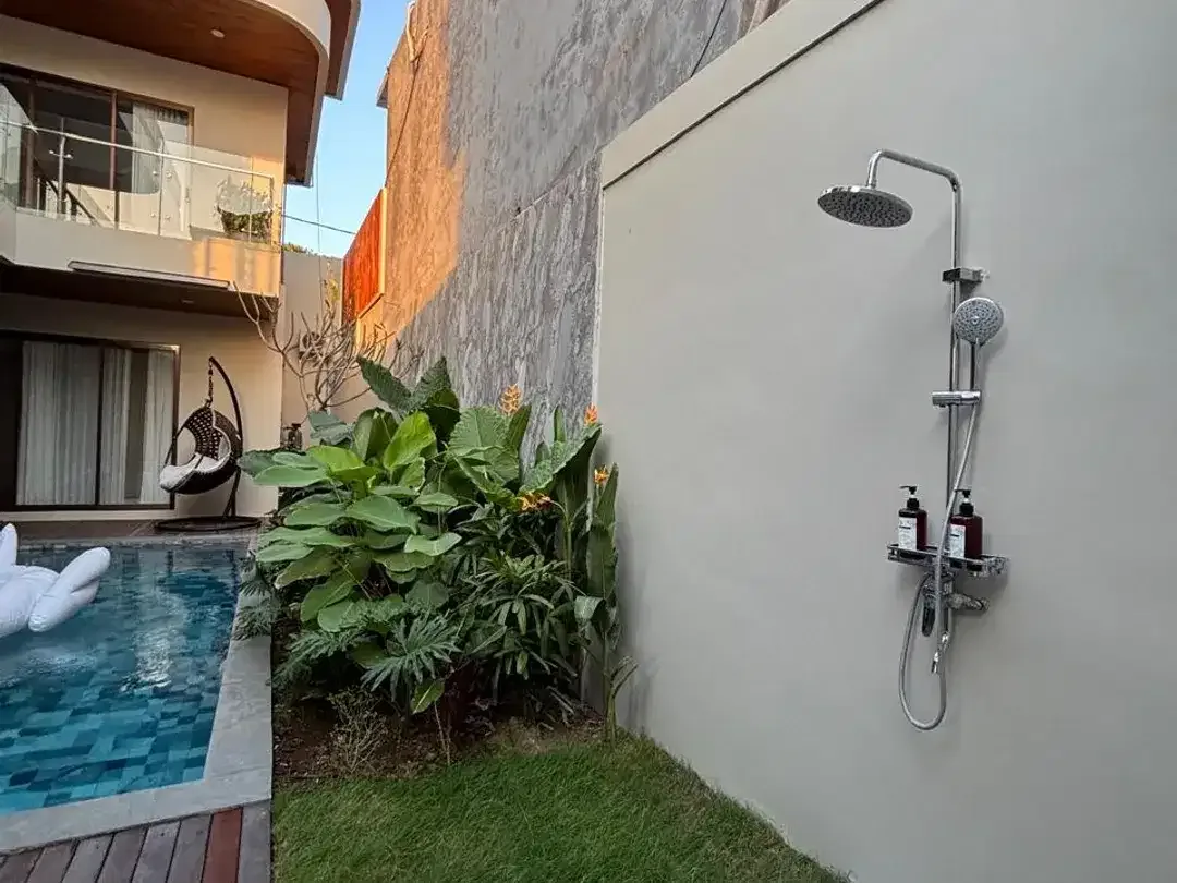 BRAND NEW VILLA WALKING DISTANCE TO SEMINYAK BEACH - Image 6 of 10