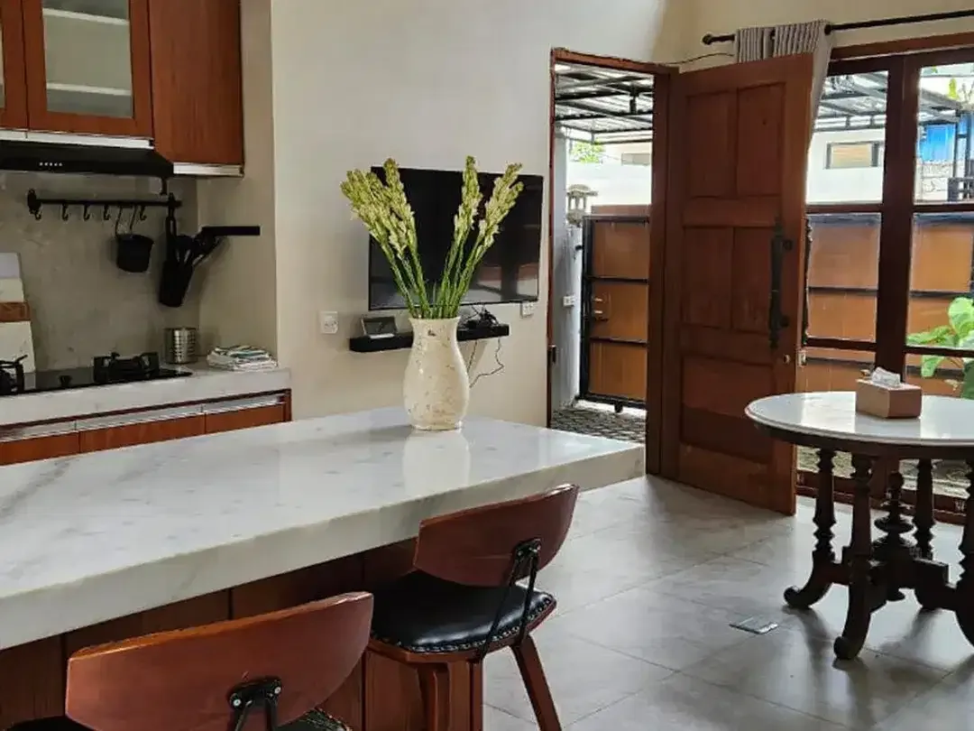 Freehold - Modern Villa with Spacious Outdoor Areas - Prime Location - Image 5 of 10