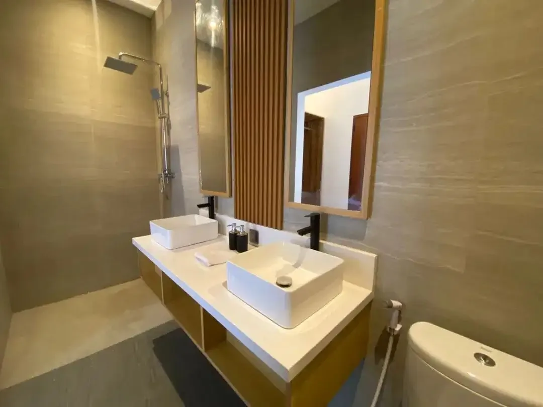 LUXURY VILLA 2 LANTAI DI MUNGGU MENGWI BADUNG DEKAT PANTAI - Image 10 of 10