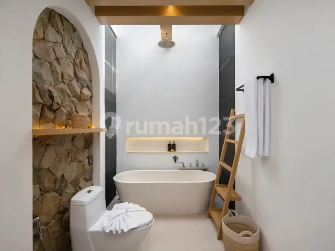 Luxury Mediteranian Villa For Sale In Canggu Only 5 Menit To Brawa Beach - Image 6 of 10