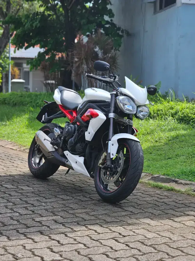 Triumph Street Triple 675R 2015, kondisi cakep, full mulus, noPR - Image 1 of 10
