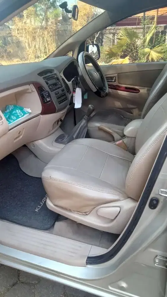 Toyota Kijang Innova 2005 Bensin - Image 2 of 5