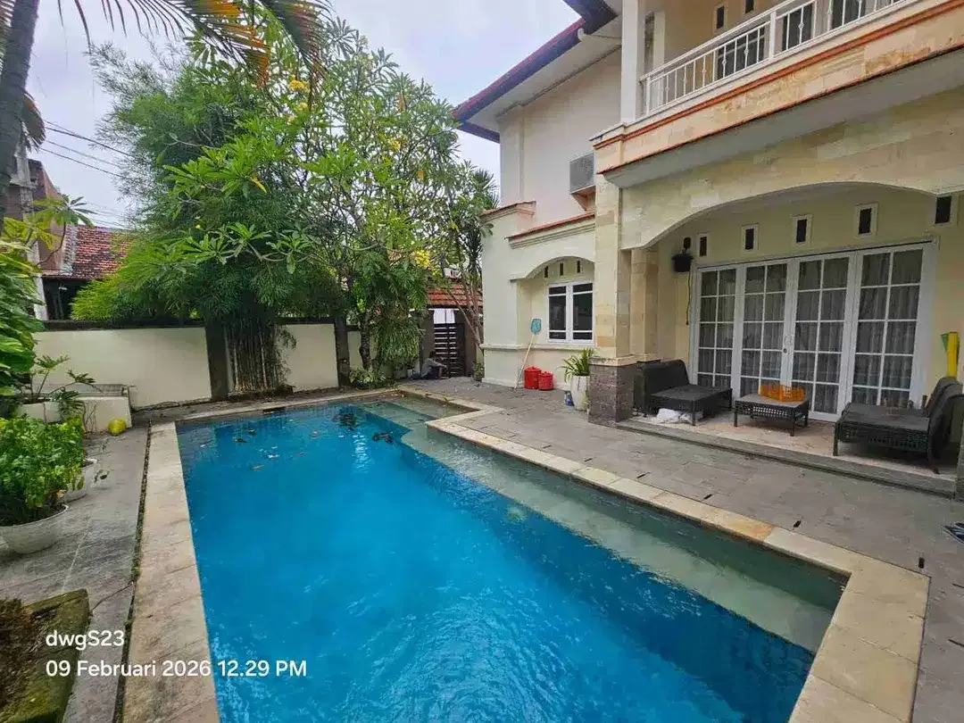 Dijual rumah semi villa lantai 2 lokasi semer dekat ke umalas kerobokan 
One gate syestem
Dekat pepito market/cafe budha/nook restaurant - Image 1 of 10