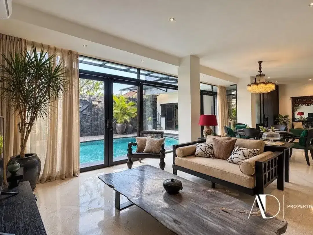 FREEHOLD | 3-BEDROOM ELEGANT TROPICAL VILLA IN KEROBOKAN - Image 6 of 10