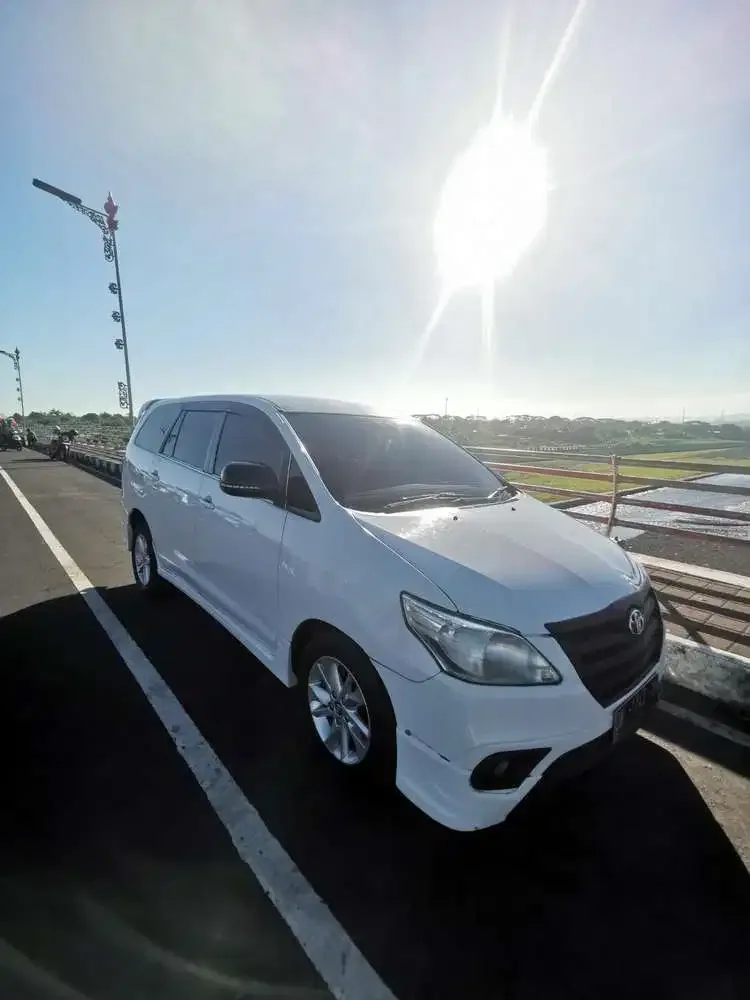 Toyota Kijang Innova 2009 Bensin - Image 1 of 7