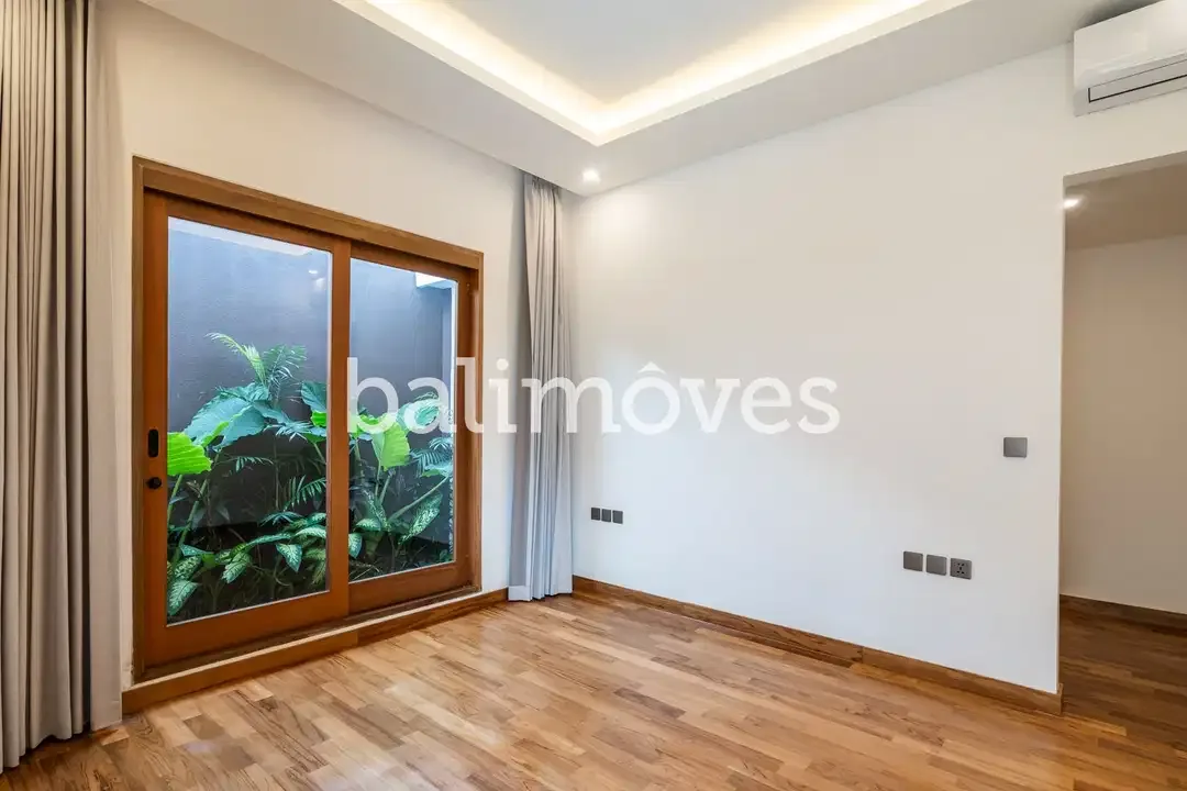 Vila Baru Yang Cantik Tiga Kamar Tidur Di Kompleks Tepi Pantai Sanur - Image 7 of 10