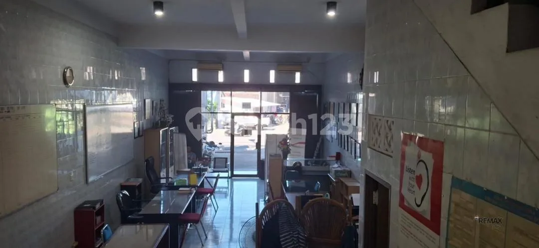 Ruko 2 Lantai Zona Komersial Dijual di Sesetan, Denpasar Selatan - Image 2 of 4