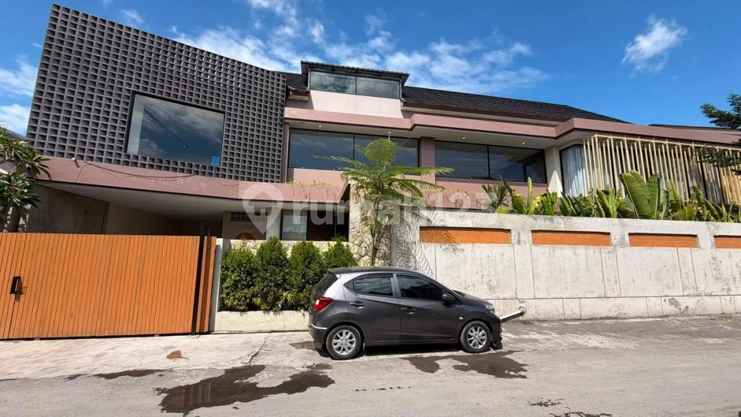 For Lease Luxury Villa Full Funished Near Sanur - Image 1 of 4