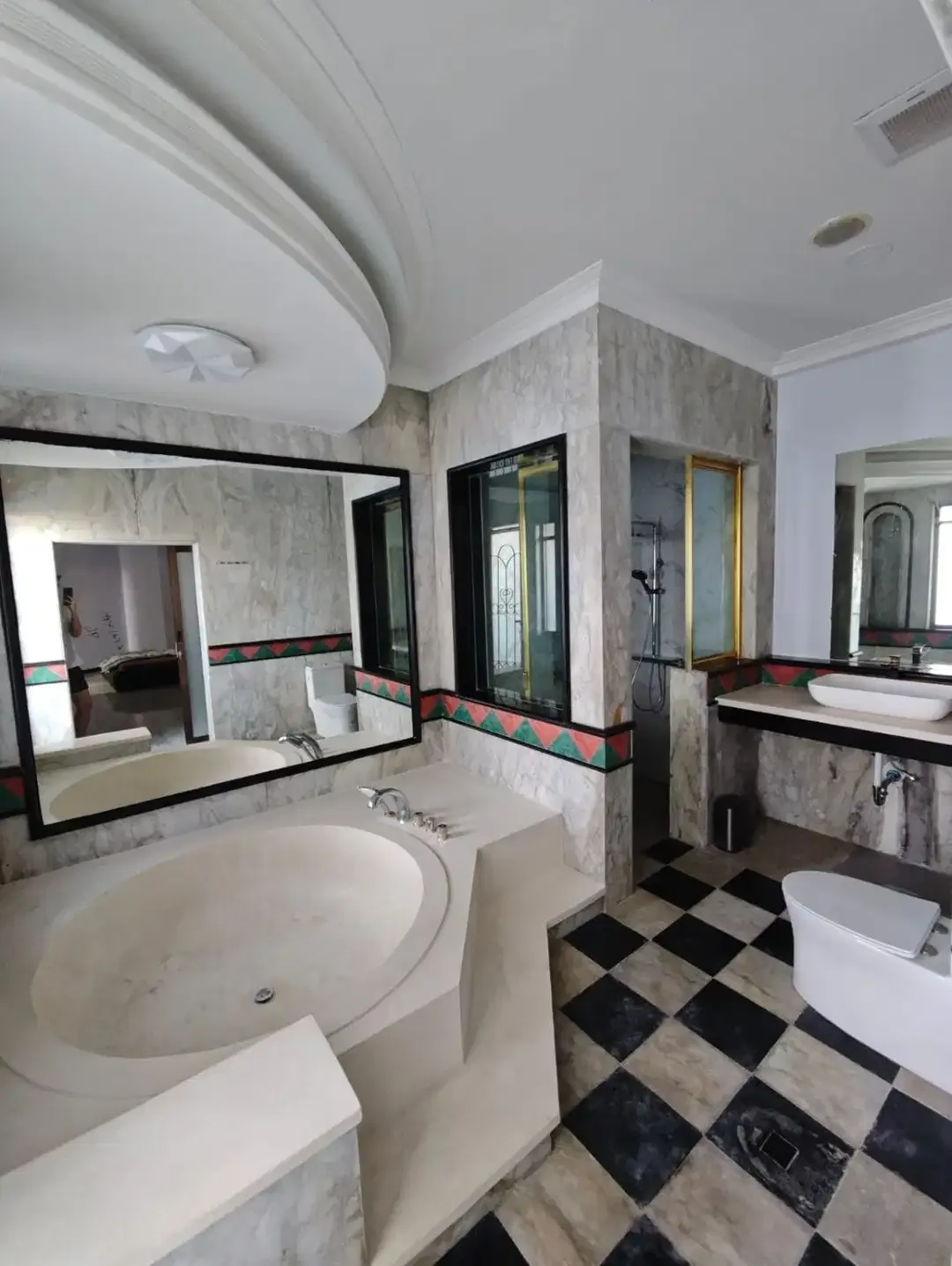 FOR SALE RUMAH MEWAH 3LT FURNISHED KAWASAN STARTEGIS DENPASAR - Image 9 of 10