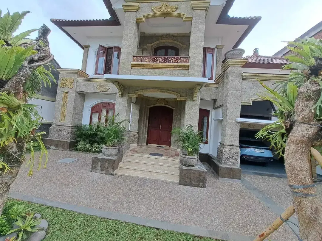 Rumah Sangat Mewah Luxury Semi Furnished Lokasi Premium Renon - Image 4 of 10