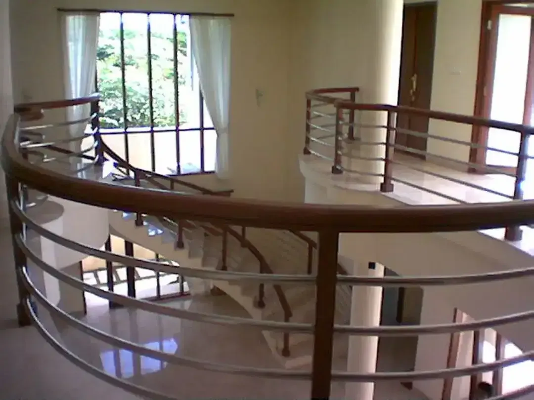 Tukang kayu ,pasang pintu jendela,swing,sliding,voulding,pivot. - Image 1 of 6