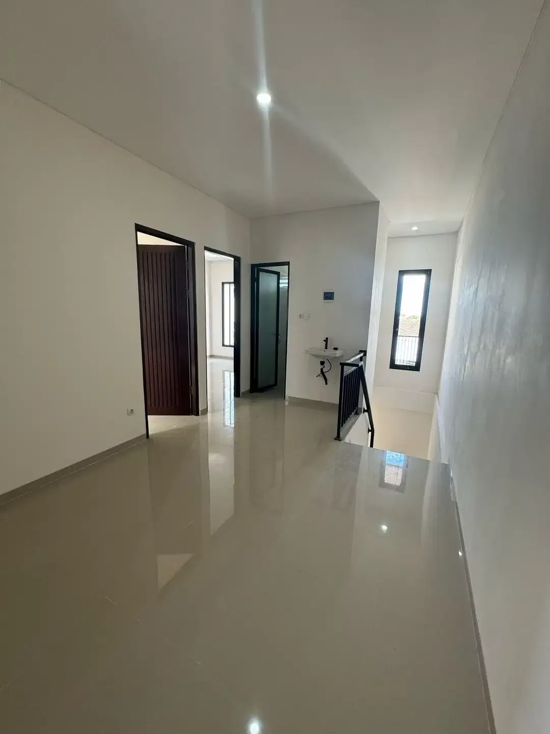 RUMAH ELEGAN 2 LANTAI DEKAT JL. BULUH INDAH DENPASAR BALI - Image 5 of 10