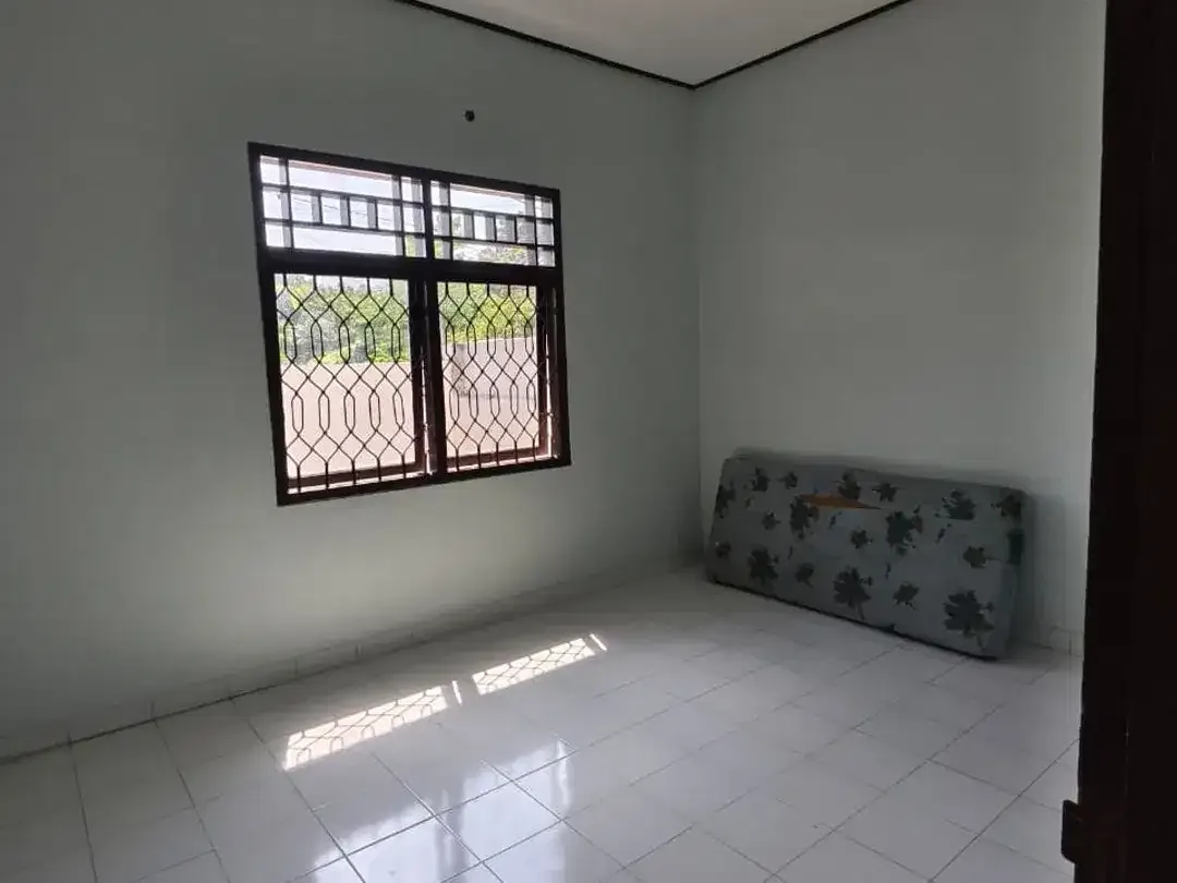 Disewakan Rumah 2 Lantai Dengan Halaman Luas Di Padang Sambian Denpasar - Image 8 of 10
