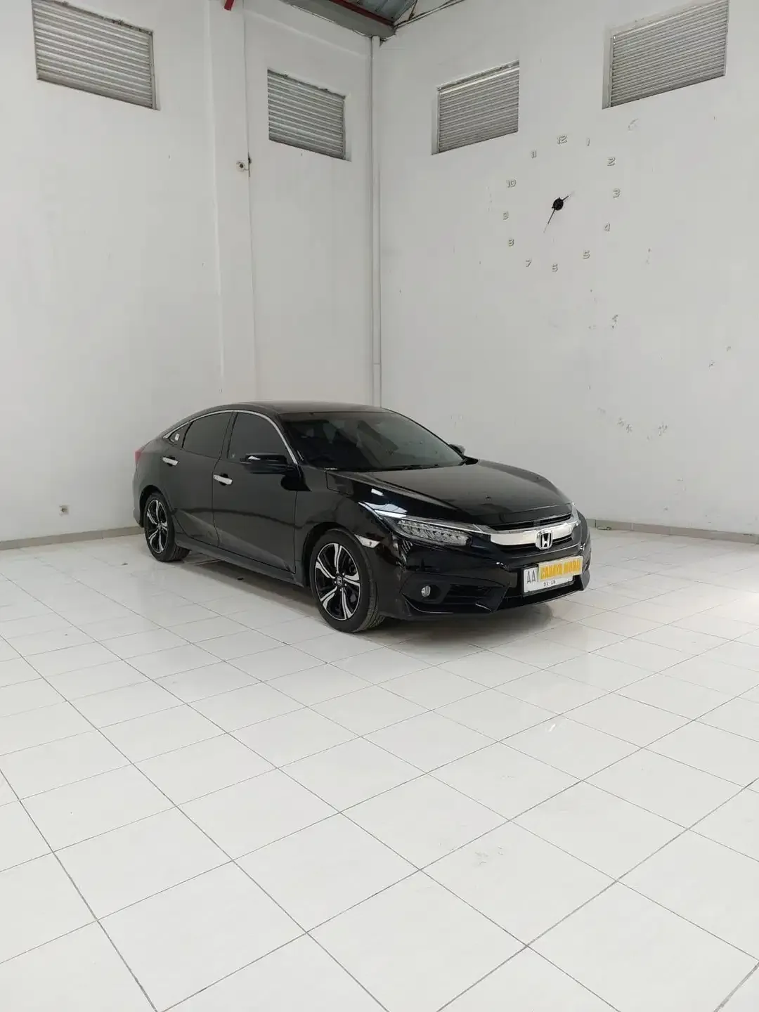 Honda Civic 1.5 Turbo Sedan 2018 - Image 2 of 10
