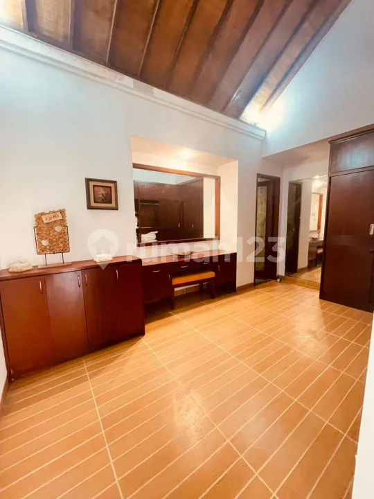Villa Furnish Siap Huni di Panjer Renon Luas dan Besar - Image 3 of 4