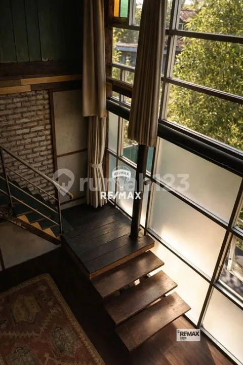 Stylish Rustic Mezzanine Living For Rent In Canggu - Image 4 of 4