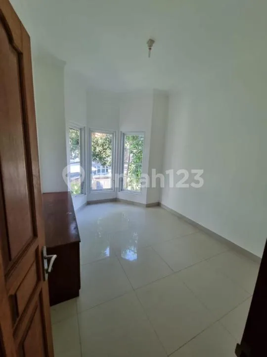 Rumah 2Lt Luas 250M2 di Jl Bisma Legian Kuta - Image 3 of 4