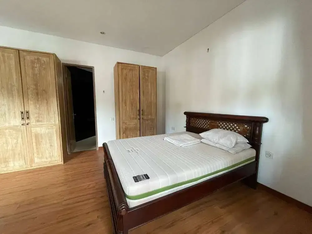 SPACIOUS WESTERN STYLE HOUSE - Image 9 of 10