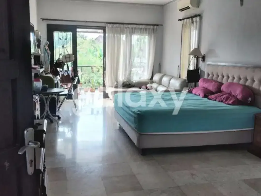 RUMAH SEMI VILLA 2 LANTAI DI GURITA SESETAN DENPASAR, BALI - Image 9 of 10