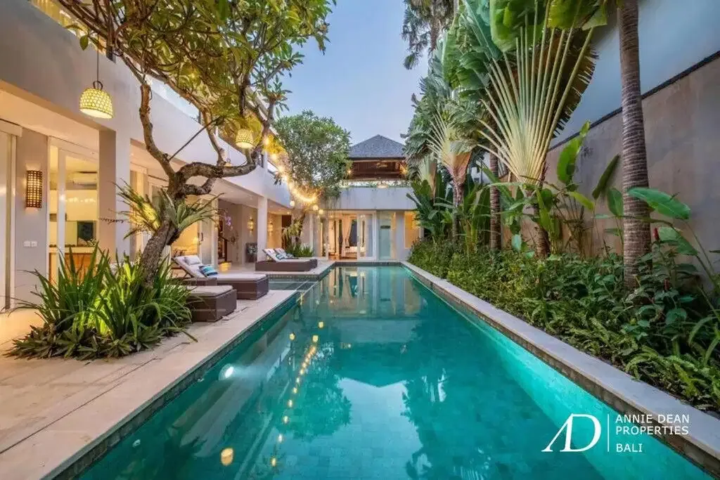 LEASEHOLD | 4-BEDROOM VILLA IN PRIME BERAWA, WALK TO THE BEACH - Image 2 of 10