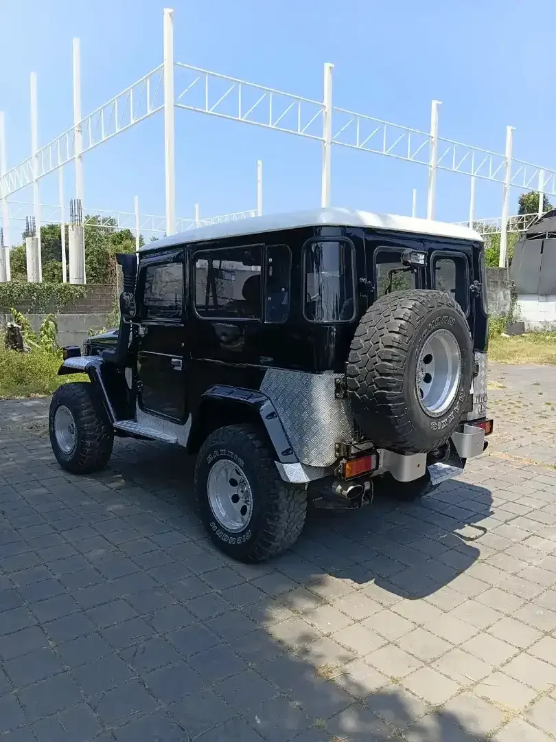 Toyota LandCruiser Hardtop Mesin 3B 4x4 Diesel BJ40 1983 Hitam - Image 6 of 10