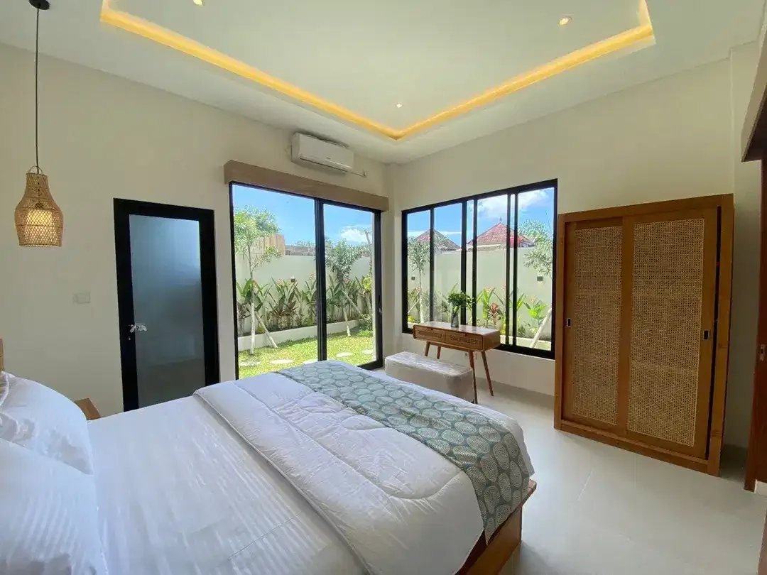 Villa dengan Pemandangan Gwk yang Dilengkapi Perabotan Lengkap di Jimbaran - Image 2 of 10