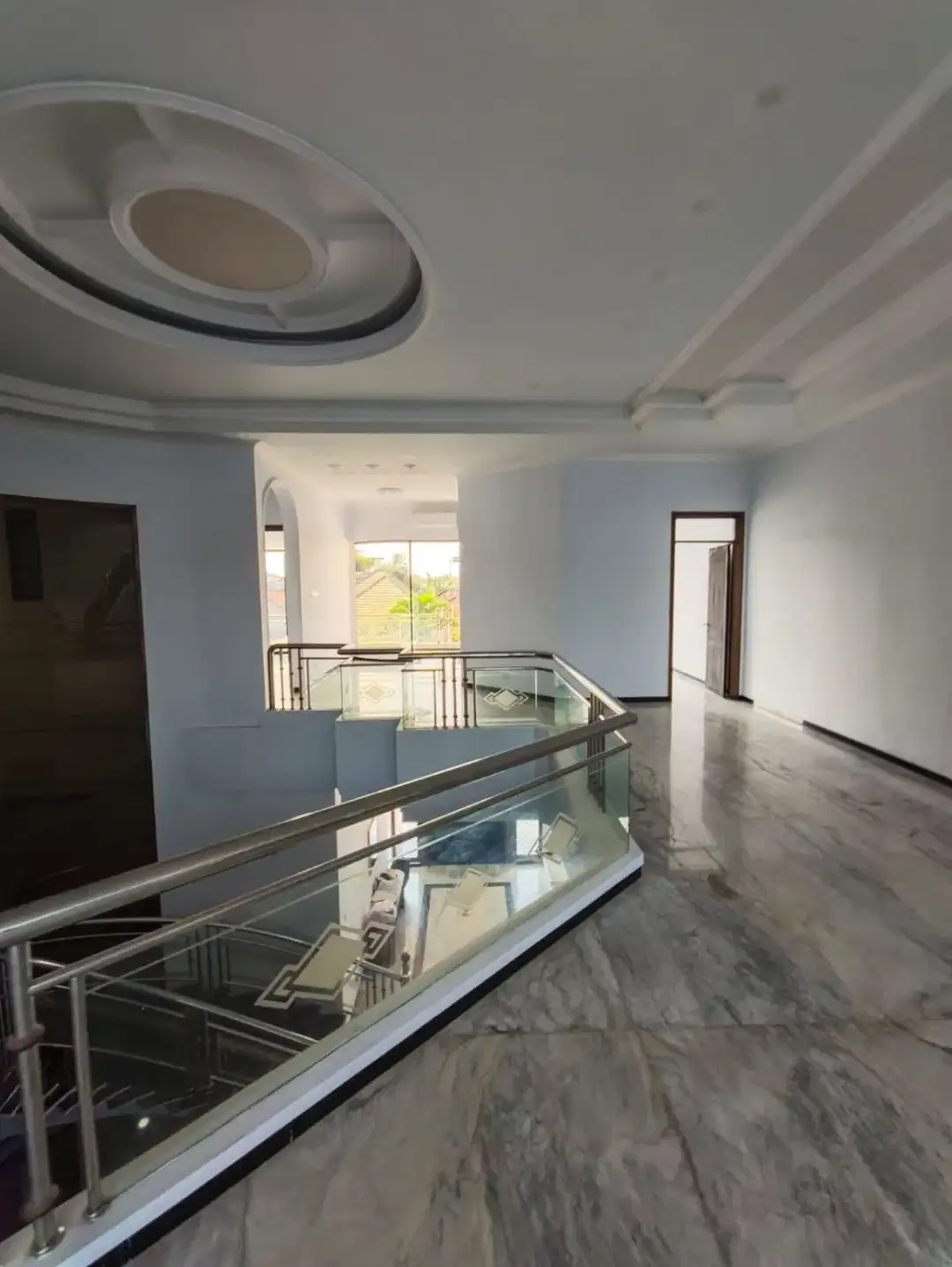 FOR SALE RUMAH MEWAH 3LT FURNISHED KAWASAN STARTEGIS DENPASAR - Image 8 of 10