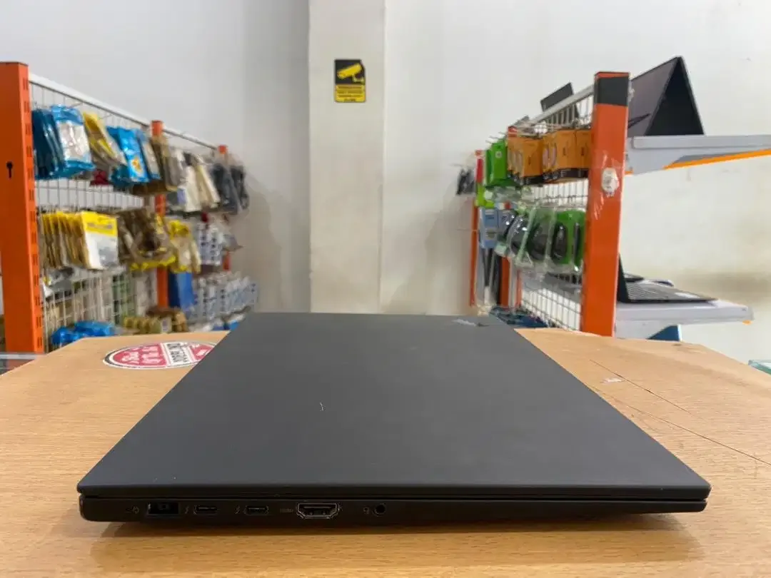 Lenovo ThinkPad P1 Core i7Gen10 Ram 16GB SSD 512GB Nvidia 4GB Touchsc - Image 7 of 10